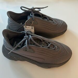 COPY - NWT Adidas grey